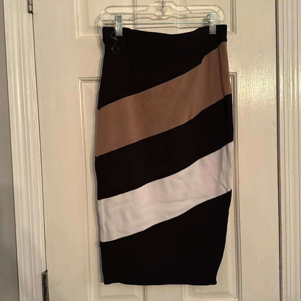 Hera Collection knitted stripped pencil skirt NWT M - Picture 4 of 7
